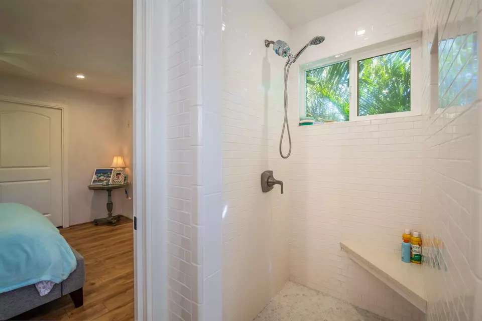Bath - 84 Loha St UNIT C, Makawao, HI 96768 photo 1 of 5
