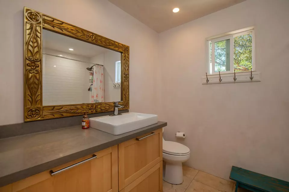 Bath - 84 Loha St UNIT C, Makawao, HI 96768 photo 4 of 5