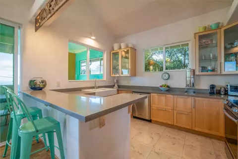 Kitchen - 84 Loha St UNIT C, Makawao, HI 96768 photo 1 of 3