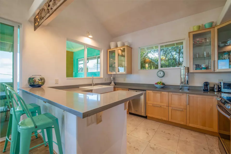 Kitchen - 84 Loha St UNIT C, Makawao, HI 96768 photo 1 of 3