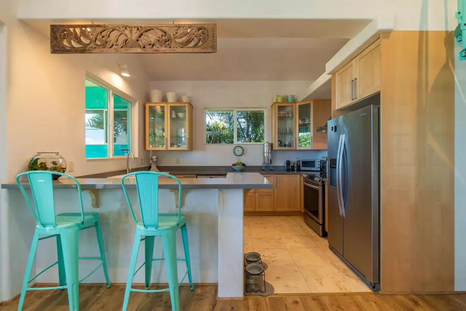 Kitchen - 84 Loha St UNIT C, Makawao, HI 96768 photo 2 of 3