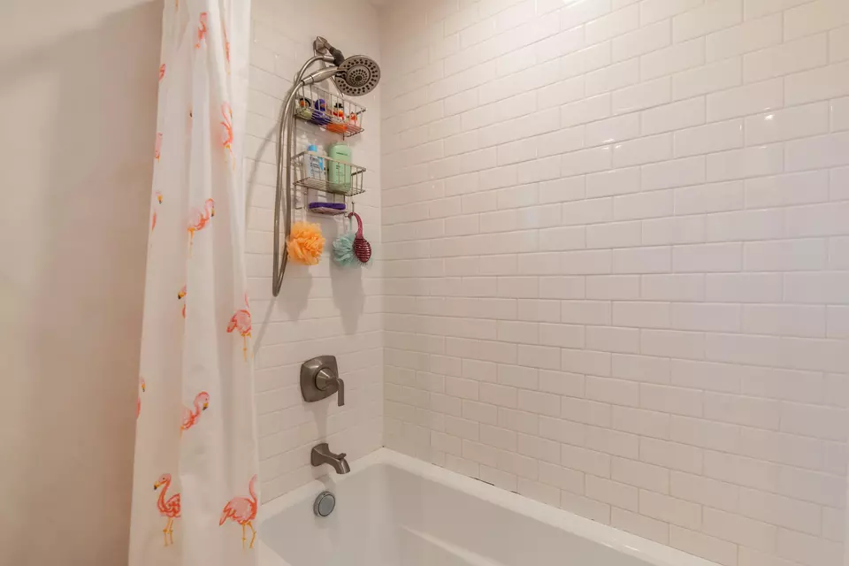 Bath - 84 Loha St UNIT C, Makawao, HI 96768 photo 5 of 5