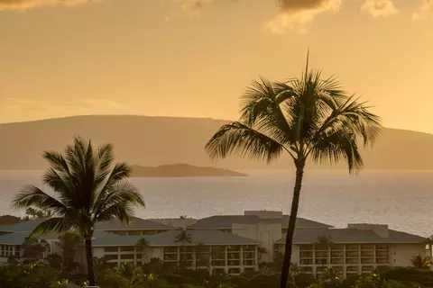 10 Wailea Ekolu Pl #404, Kihei, HI 96753