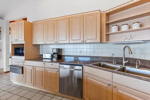 Kitchen - 5791 Lower Kula Rd, Kula, HI 96790 photo 3 of 8