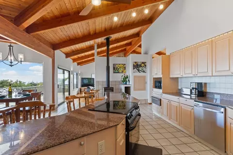 Kitchen - 5791 Lower Kula Rd, Kula, HI 96790 photo 5 of 8