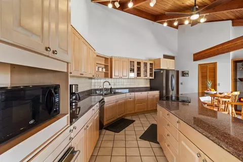 Kitchen - 5791 Lower Kula Rd, Kula, HI 96790 photo 4 of 8