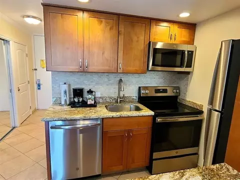 475 Front St #416, Lahaina, HI 96761