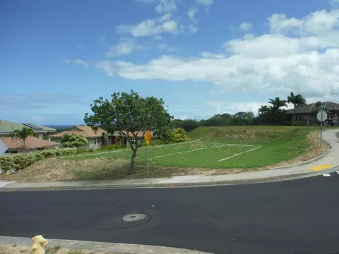 15 E Kapueone Pl, Wailuku, HI 96793