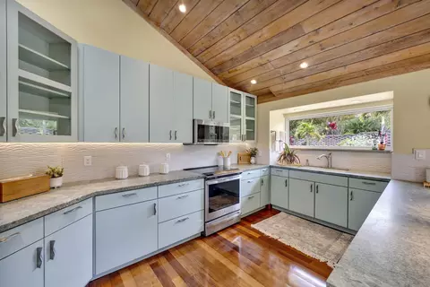 Kitchen - 1461 Naalae Rd, Kula, HI 96790 photo 1 of 5