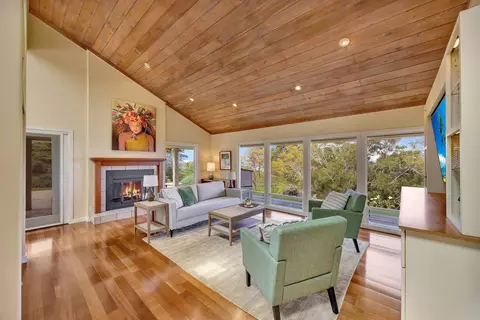 Living - 1461 Naalae Rd, Kula, HI 96790 photo 1 of 4