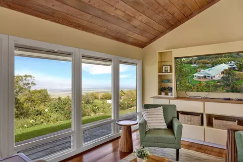 Living - 1461 Naalae Rd, Kula, HI 96790 photo 2 of 4