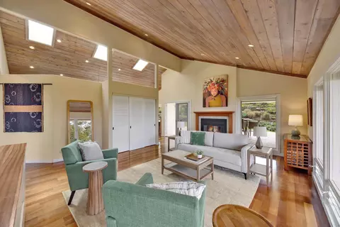 Living - 1461 Naalae Rd, Kula, HI 96790 photo 3 of 4