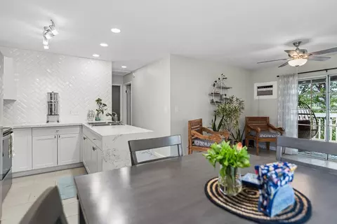 140 Uwapo Rd #3-202, Kihei, HI 96753