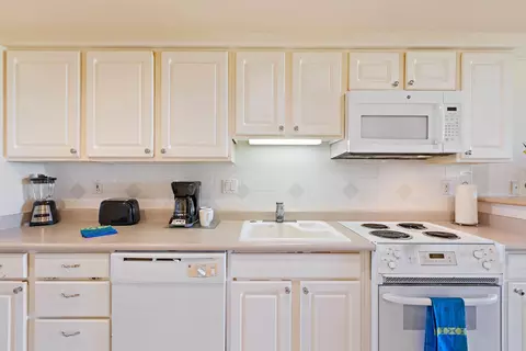 2661 Kekaa Dr #J122, Lahaina, HI 96761