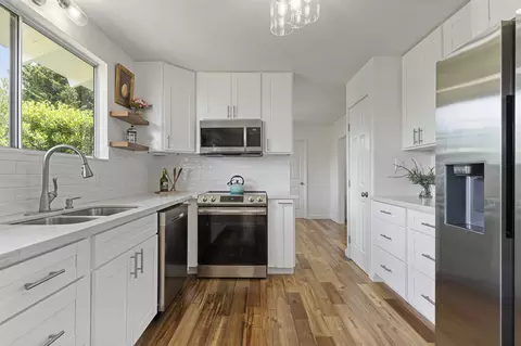 Kitchen - 10 Meakoho Pl, Kula, HI 96790 photo 1 of 6