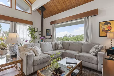 Living - 10 Meakoho Pl, Kula, HI 96790 photo 4 of 5