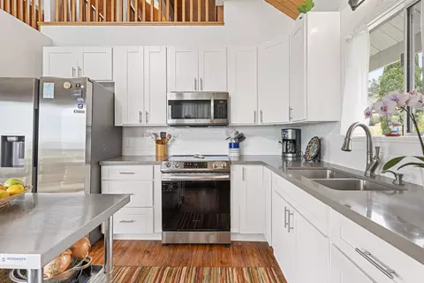 Kitchen - 10 Meakoho Pl, Kula, HI 96790 photo 4 of 6