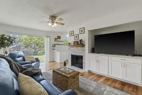 Living - 10 Meakoho Pl, Kula, HI 96790 photo 3 of 5
