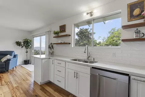 Kitchen - 10 Meakoho Pl, Kula, HI 96790 photo 2 of 6