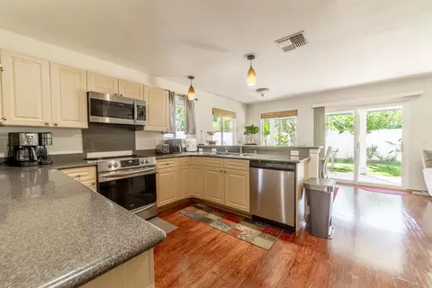 Kitchen - 121 Molehulehu Loop, Kahului, HI 96732 photo 1 of 4