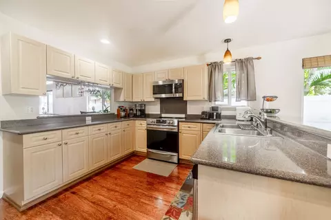 Kitchen - 121 Molehulehu Loop, Kahului, HI 96732 photo 2 of 4