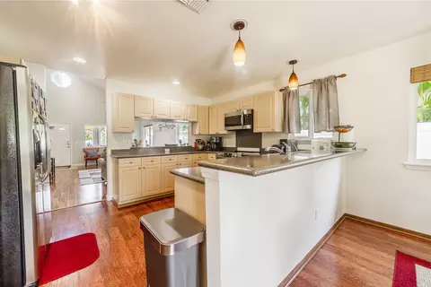 Kitchen - 121 Molehulehu Loop, Kahului, HI 96732 photo 3 of 4