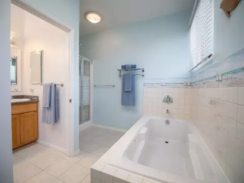 Bath - 1515 Lower Kimo Dr, Kula, HI 96790 photo 2 of 4