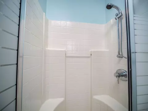 Bath - 1515 Lower Kimo Dr, Kula, HI 96790 photo 3 of 4