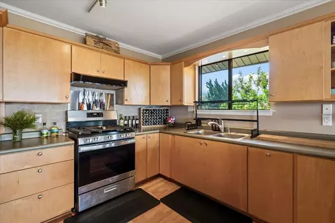 Kitchen - 119 Ka Dr, Kula, HI 96790 photo 4 of 5
