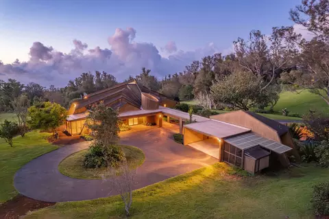 2450 Piiholo Rd, Makawao, HI 96768