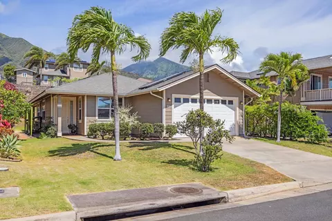 672 Komo Ohia St, Wailuku, HI 96793
