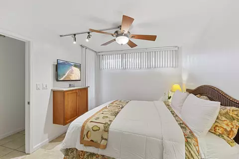 Bedroom - 4242 Lower Honoapiilani Rd #E 210, Lahaina, HI 96761 photo 3 of 6