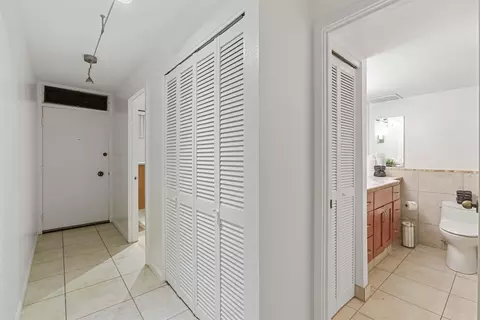 Entry Way - 4242 Lower Honoapiilani Rd #E 210, Lahaina, HI 96761 photo 2 of 3