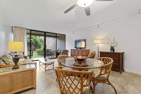 Dining - 4242 Lower Honoapiilani Rd #E 210, Lahaina, HI 96761 photo 2 of 3
