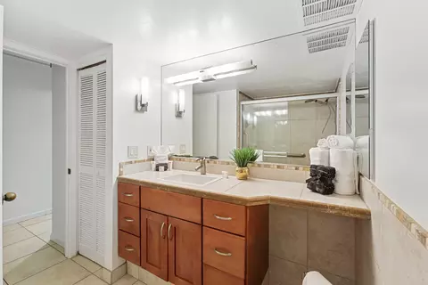 Bath - 4242 Lower Honoapiilani Rd #E 210, Lahaina, HI 96761 photo 3 of 4