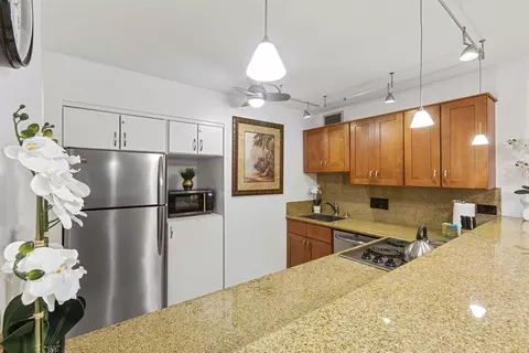 Kitchen - 4242 Lower Honoapiilani Rd #E 210, Lahaina, HI 96761 photo 7 of 9