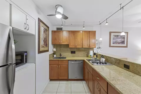 Kitchen - 4242 Lower Honoapiilani Rd #E 210, Lahaina, HI 96761 photo 5 of 9