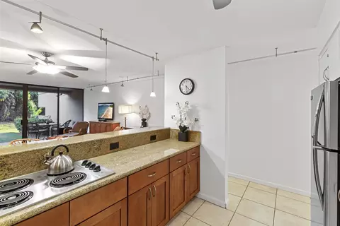Kitchen - 4242 Lower Honoapiilani Rd #E 210, Lahaina, HI 96761 photo 9 of 9