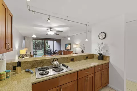 Kitchen - 4242 Lower Honoapiilani Rd #E 210, Lahaina, HI 96761 photo 8 of 9