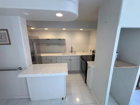 3660 Lower Honoapiilani Rd #101, Lahaina, HI 96761