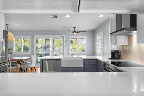 Kitchen - 129 Molehulehu Loop, Kahului, HI 96732 photo 6 of 9