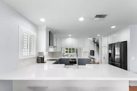 Kitchen - 129 Molehulehu Loop, Kahului, HI 96732 photo 2 of 9