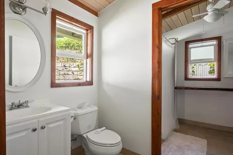 Bath - 323 W Kuiaha Rd, Haiku, HI 96708 photo 3 of 3