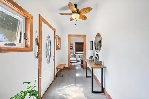 Entry Way - 323 W Kuiaha Rd, Haiku, HI 96708 photo 3 of 5