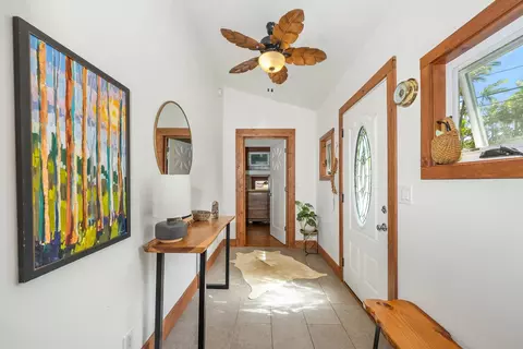 Entry Way - 323 W Kuiaha Rd, Haiku, HI 96708 photo 2 of 5