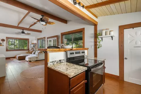 Kitchen - 323 W Kuiaha Rd, Haiku, HI 96708 photo 3 of 5