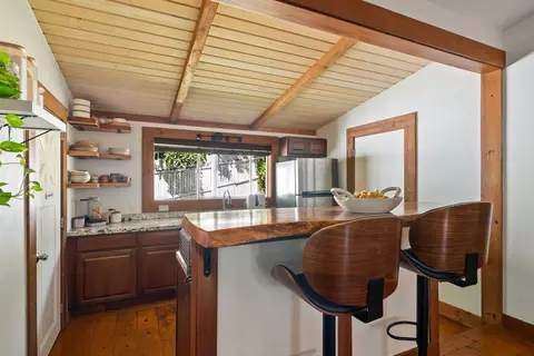 Kitchen - 323 W Kuiaha Rd, Haiku, HI 96708 photo 4 of 5