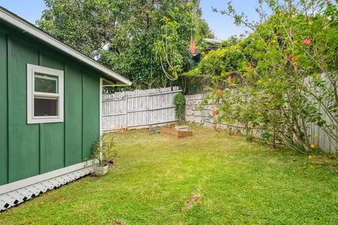 Exterior - 323 W Kuiaha Rd, Haiku, HI 96708 photo 7 of 10