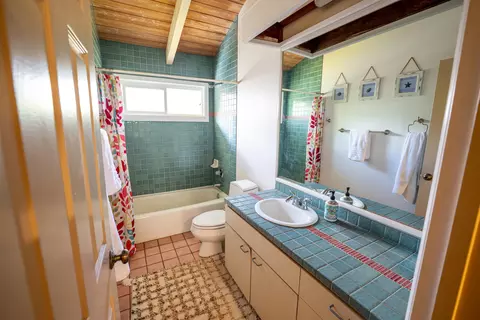 Bath - 15 Hui Rd E, Lahaina, HI 96761 photo 3 of 5
