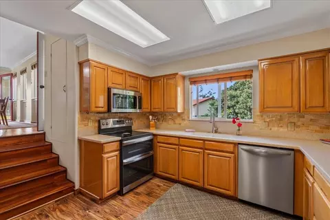 Kitchen - 35 Kau St, Kula, HI 96790 photo 1 of 2